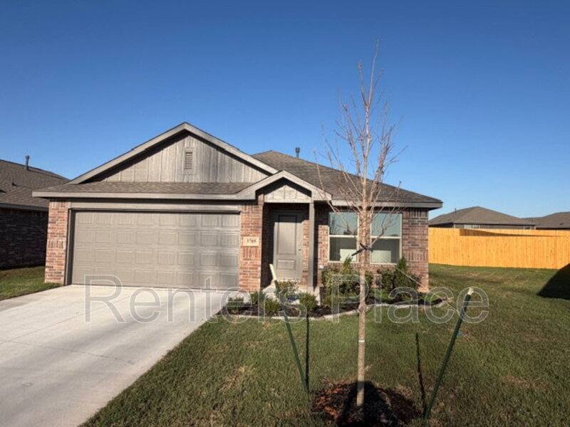 House for rent at 3705 Montage Blvd, Mustang, OK 73064