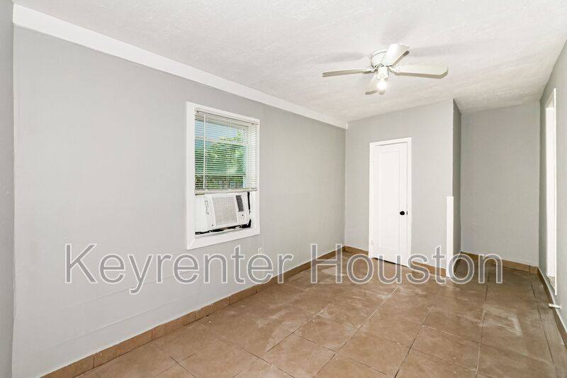 Apartment for rent at 4610 Schroeder Rd #2, Houston, TX 77011