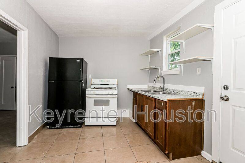 Apartment for rent at 4610 Schroeder Rd #2, Houston, TX 77011