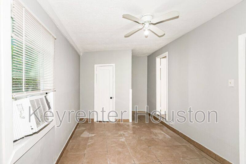 Apartment for rent at 4610 Schroeder Rd #2, Houston, TX 77011