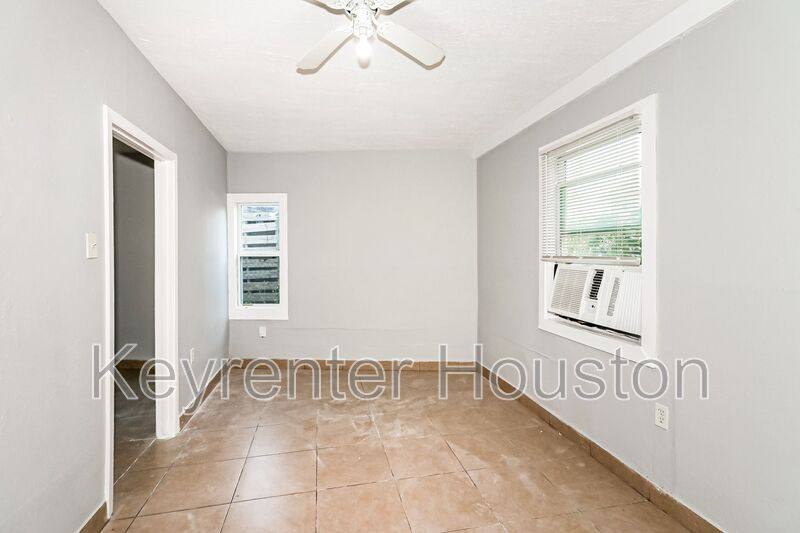 Apartment for rent at 4610 Schroeder Rd #2, Houston, TX 77011
