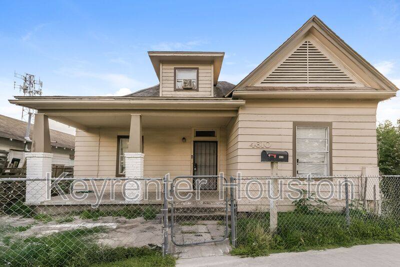 Apartment for rent at 4610 Schroeder Rd #2, Houston, TX 77011