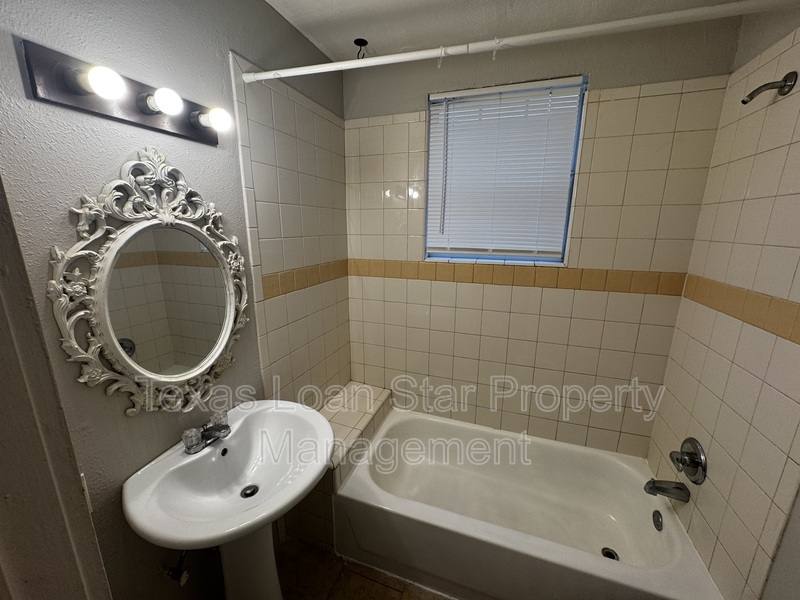 Apartment for rent at 4510 La Branch St #2, Houston, TX 77004