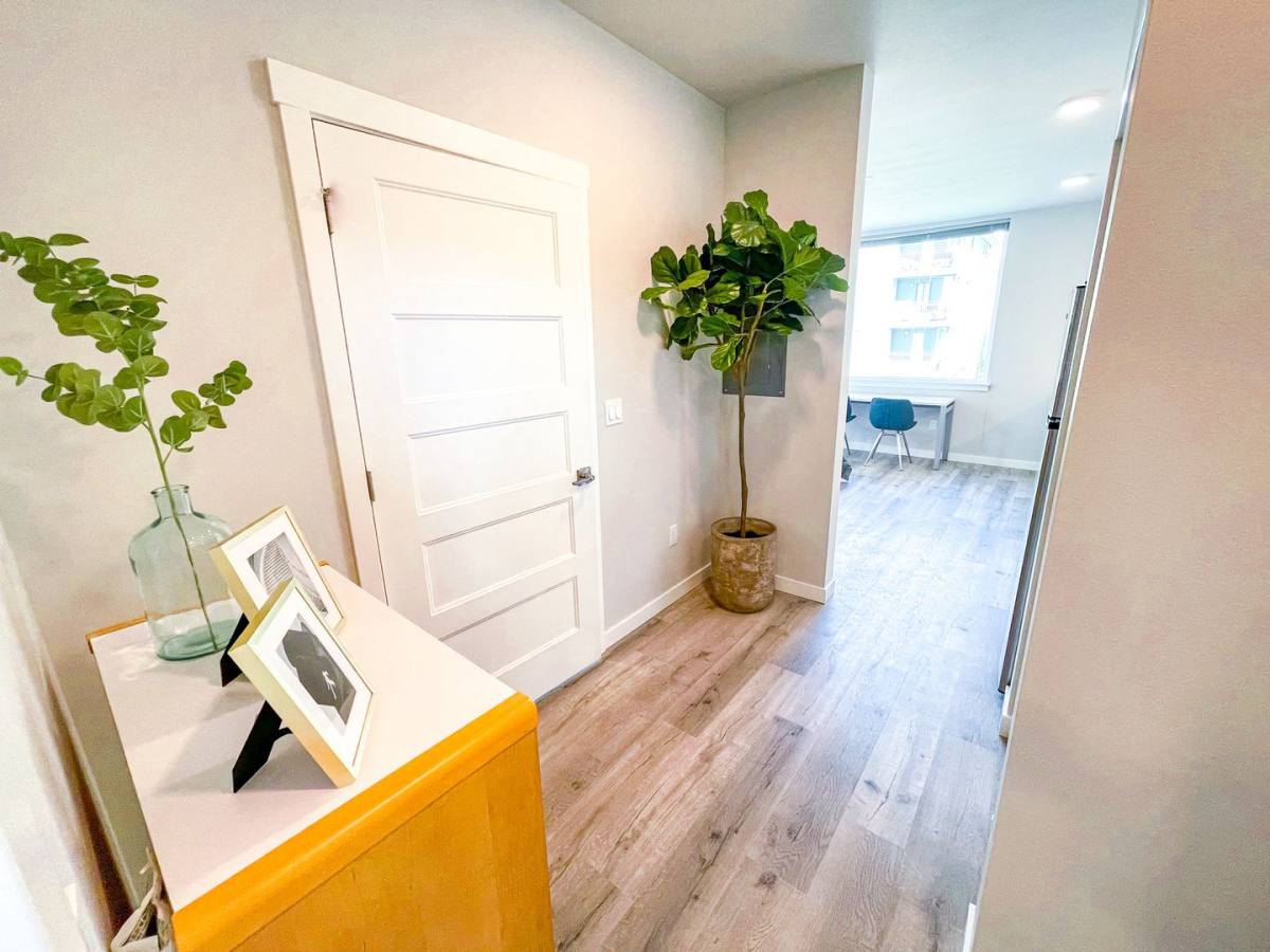 University Flats, 5521 15th Ave NE, Seattle, WA 98105 - Apartment for Rent - Image 2
