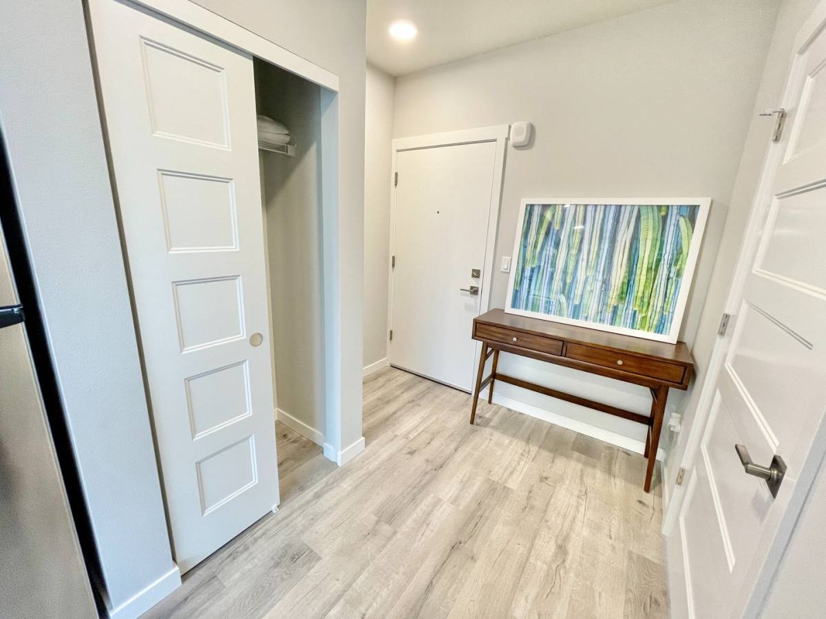 University Flats, 5521 15th Ave NE, Seattle, WA 98105 - Apartment for Rent - Image 3