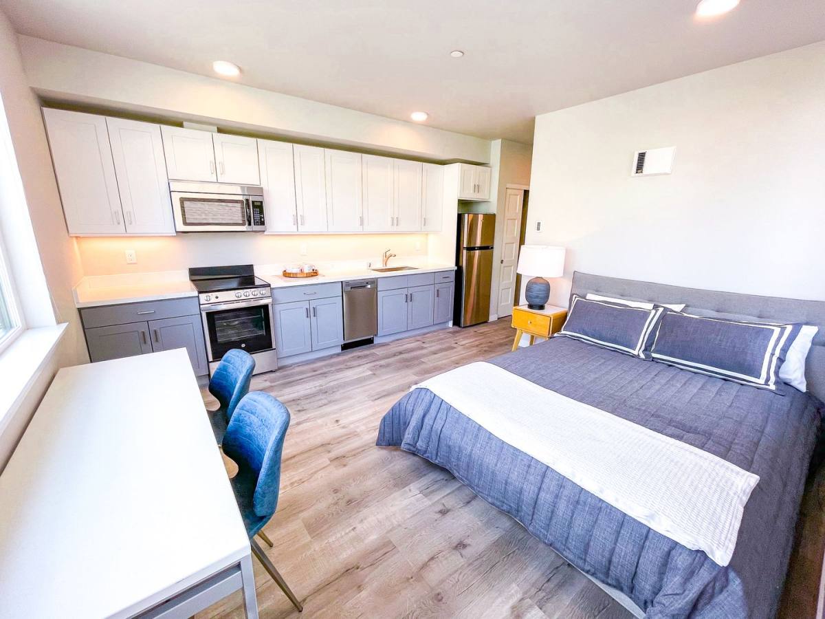 University Flats, 5521 15th Ave NE, Seattle, WA 98105 - Apartment for Rent