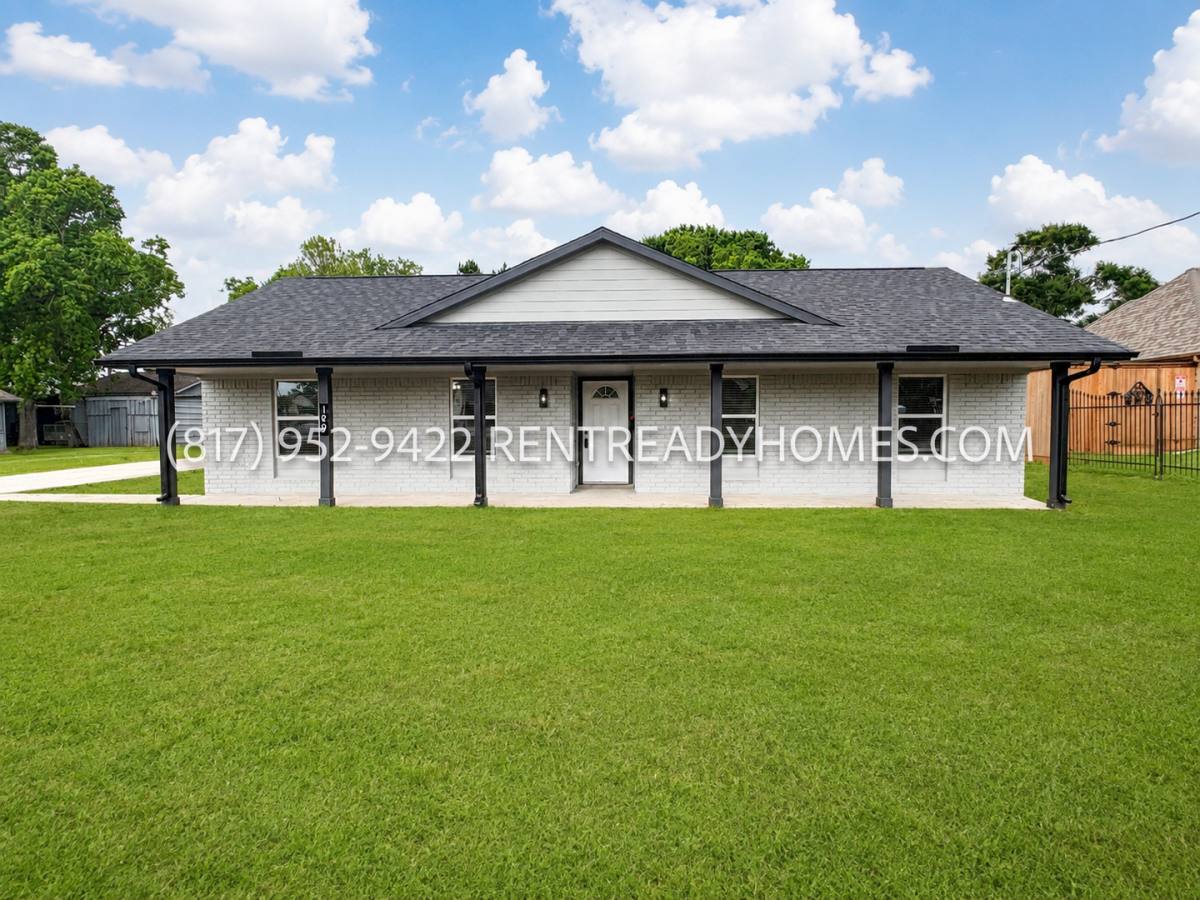 House for rent at 199 County Rd, Alvin, TX 77511