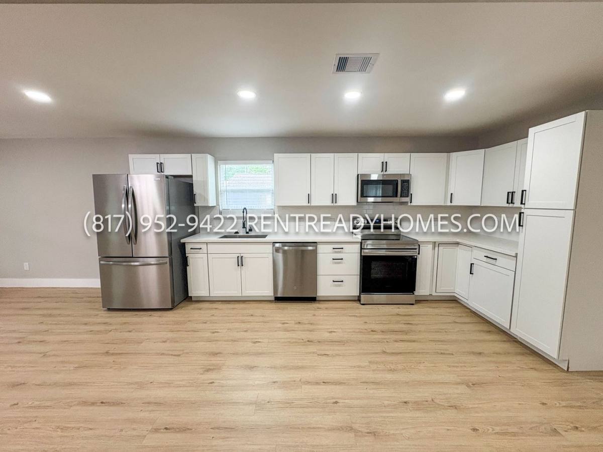 House for rent at 199 County Rd, Alvin, TX 77511