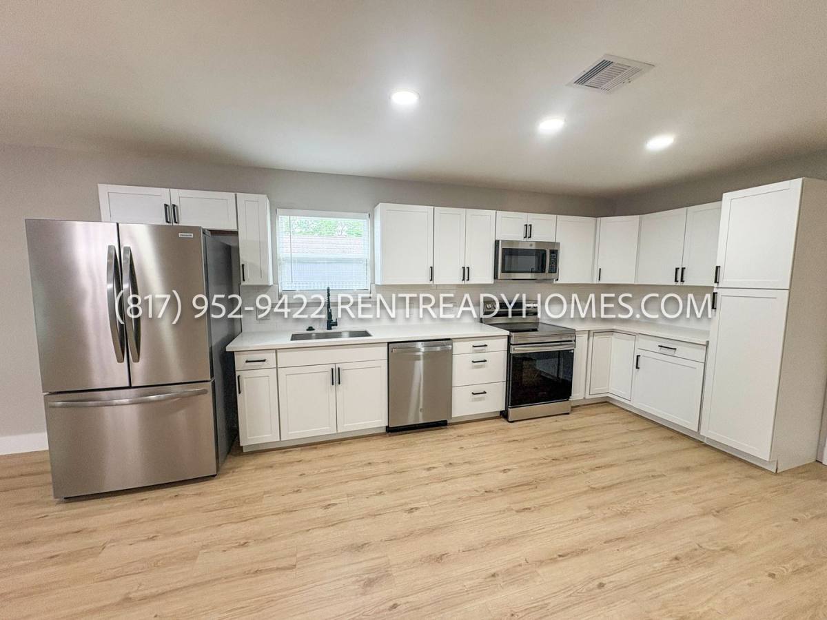 House for rent at 199 County Rd, Alvin, TX 77511