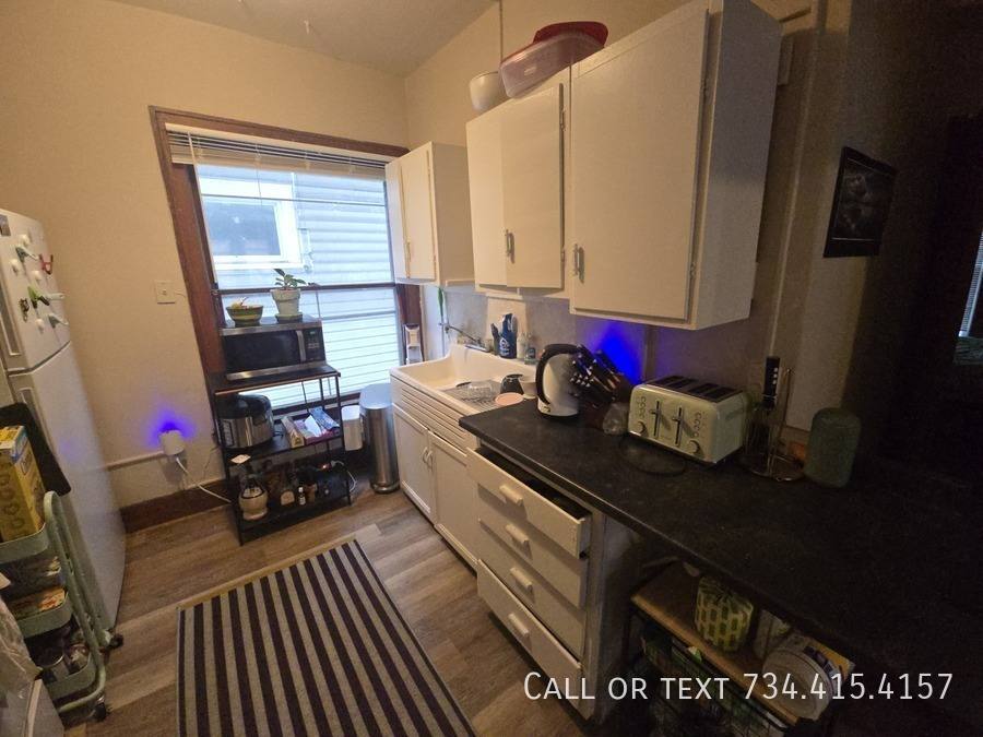 Apartment for rent at 906 Packard St, Ann Arbor, MI 48104