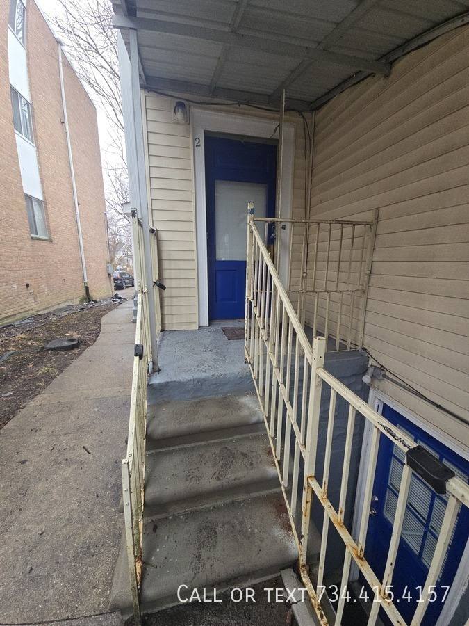 Apartment for rent at 906 Packard St, Ann Arbor, MI 48104