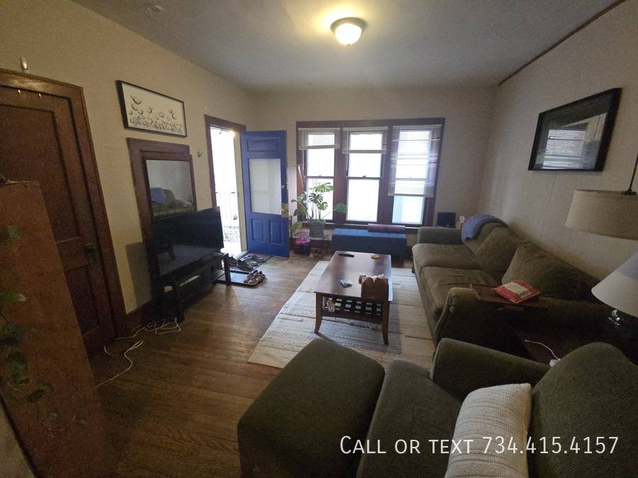 Apartment for rent at 906 Packard St, Ann Arbor, MI 48104