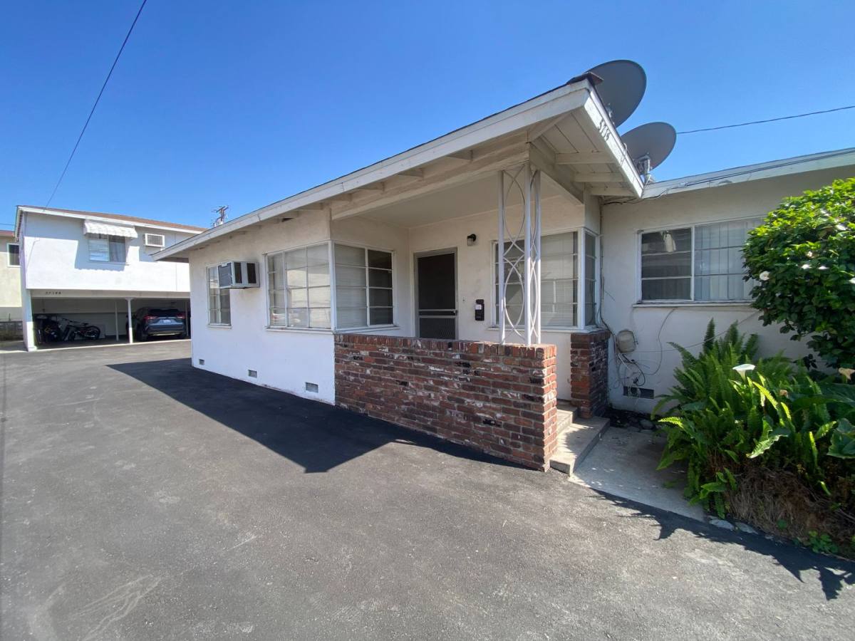 Apartment for rent at 5712 N Charlotte Ave, San Gabriel, CA 91775