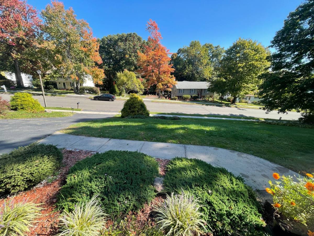 House for rent at 85 Brentwood Dr, Cheshire, CT 06410