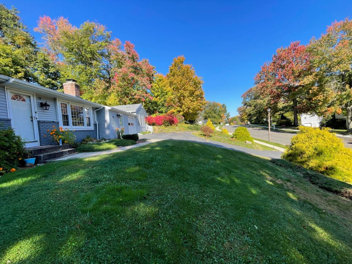 House for rent at 85 Brentwood Dr, Cheshire, CT 06410