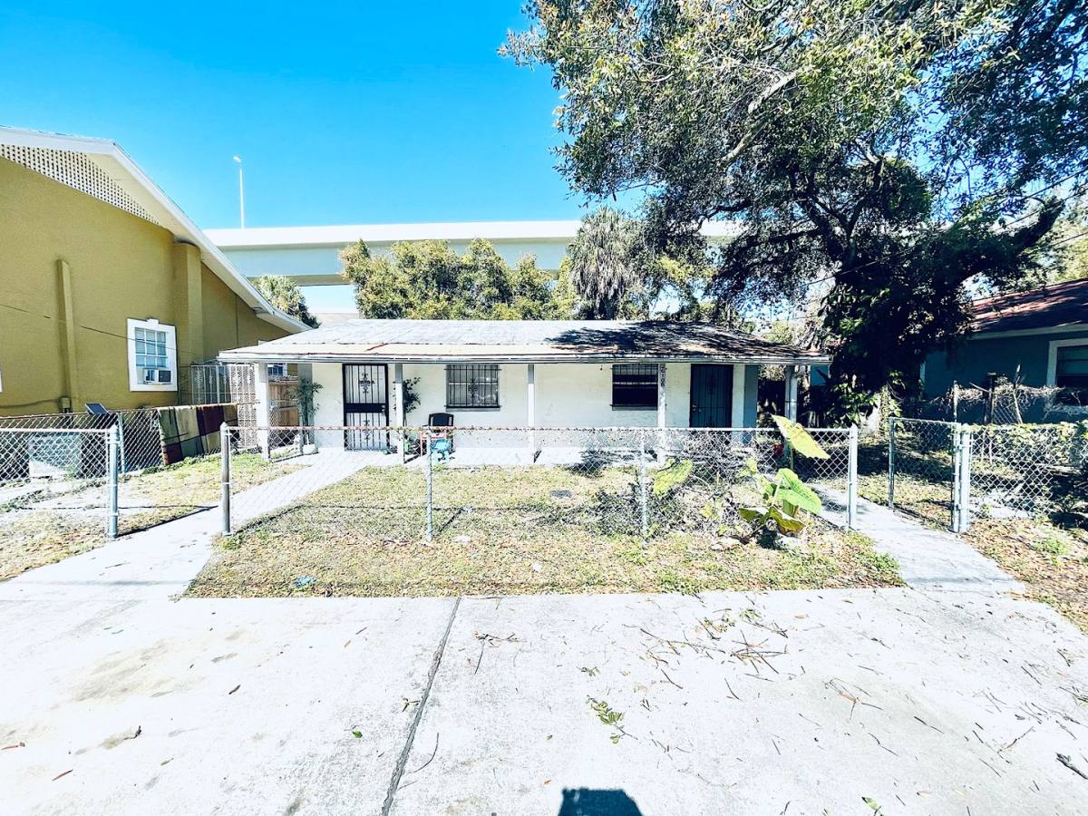 Apartment for rent at 2610 Durham St, Tampa, FL 33605