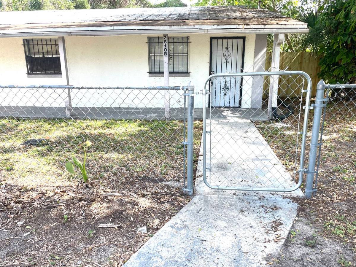 Apartment for rent at 2610 Durham St, Tampa, FL 33605