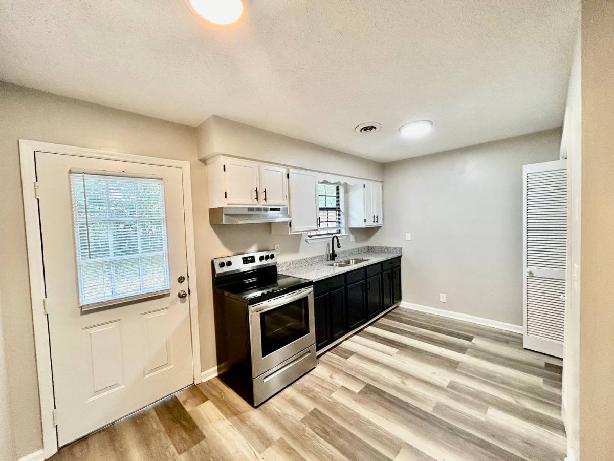 Apartment for rent at 706 Roberta Dr, Rossville, GA 30741
