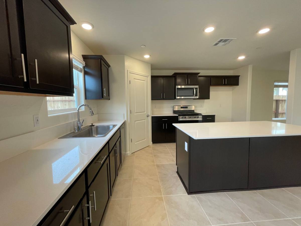 House for rent at 661 Suzanne Dr, Merced, CA 95348