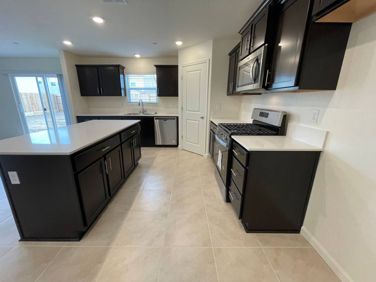 House for rent at 661 Suzanne Dr, Merced, CA 95348