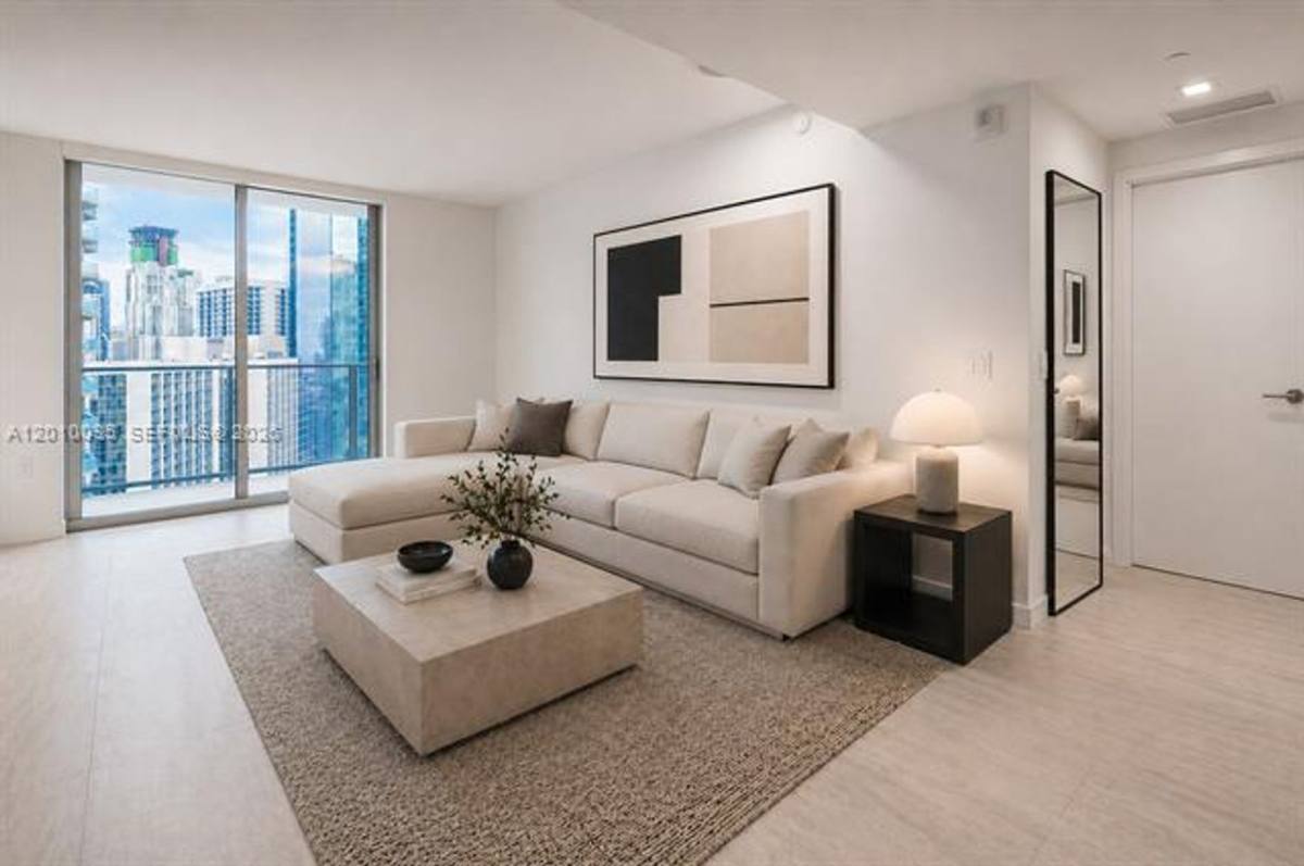 Apartment for rent at 77 SE 5 St, Miami, FL 33131