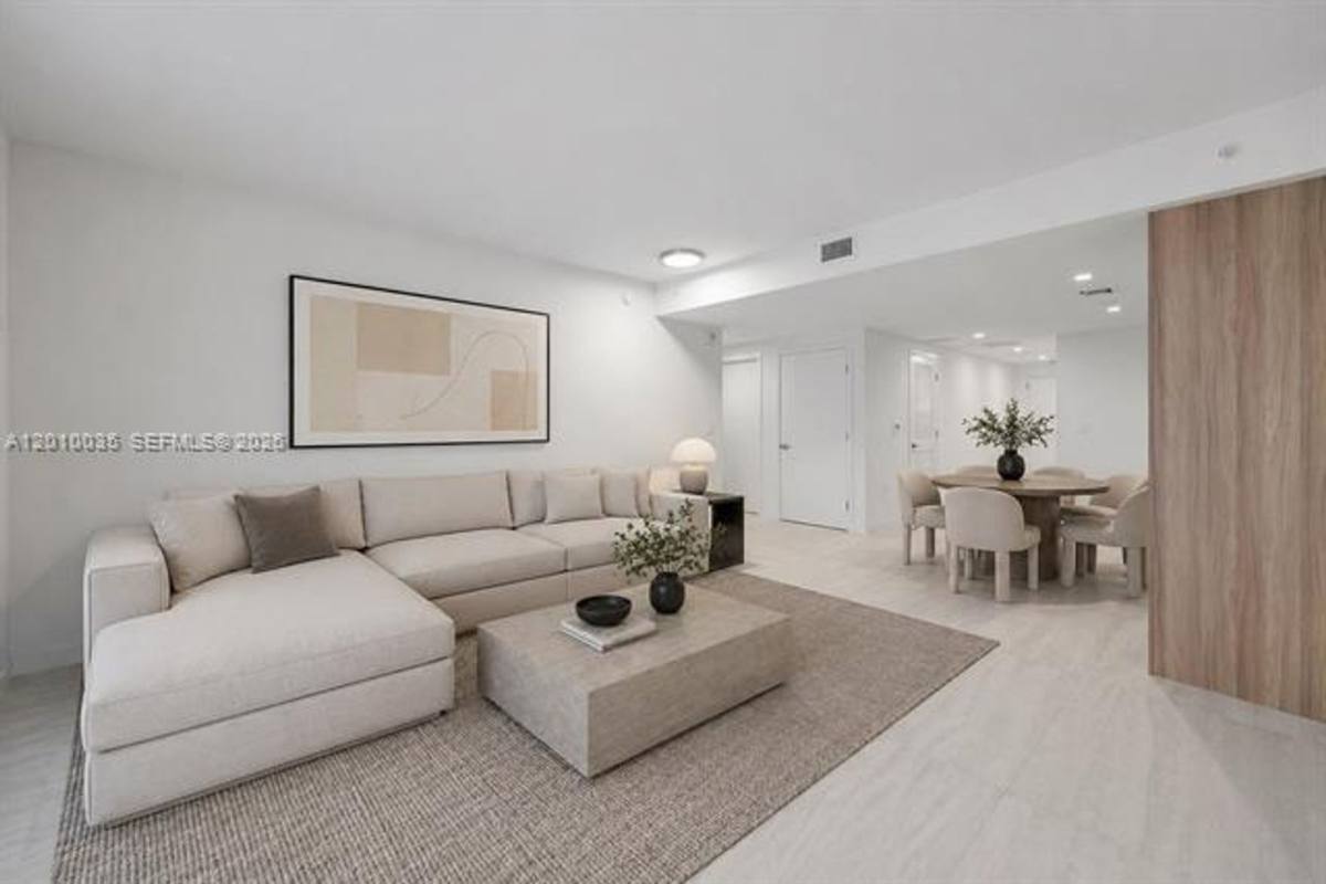 Apartment for rent at 77 SE 5 St, Miami, FL 33131