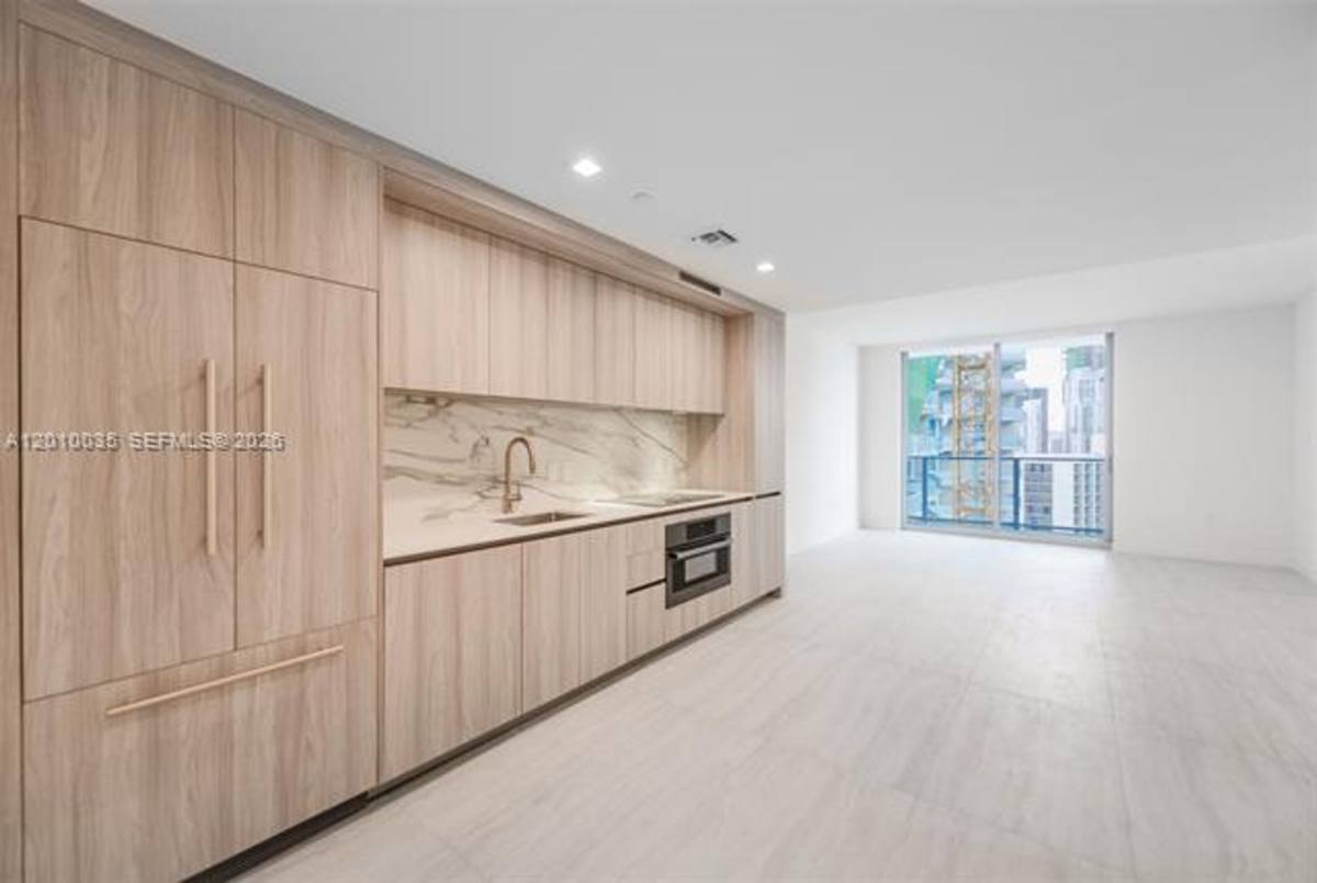 Apartment for rent at 77 SE 5 St, Miami, FL 33131