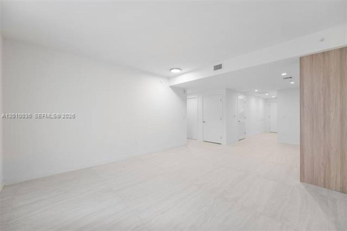 Apartment for rent at 77 SE 5 St, Miami, FL 33131