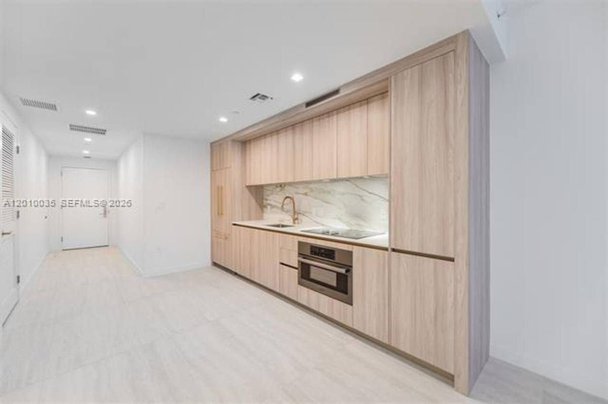 Apartment for rent at 77 SE 5 St, Miami, FL 33131