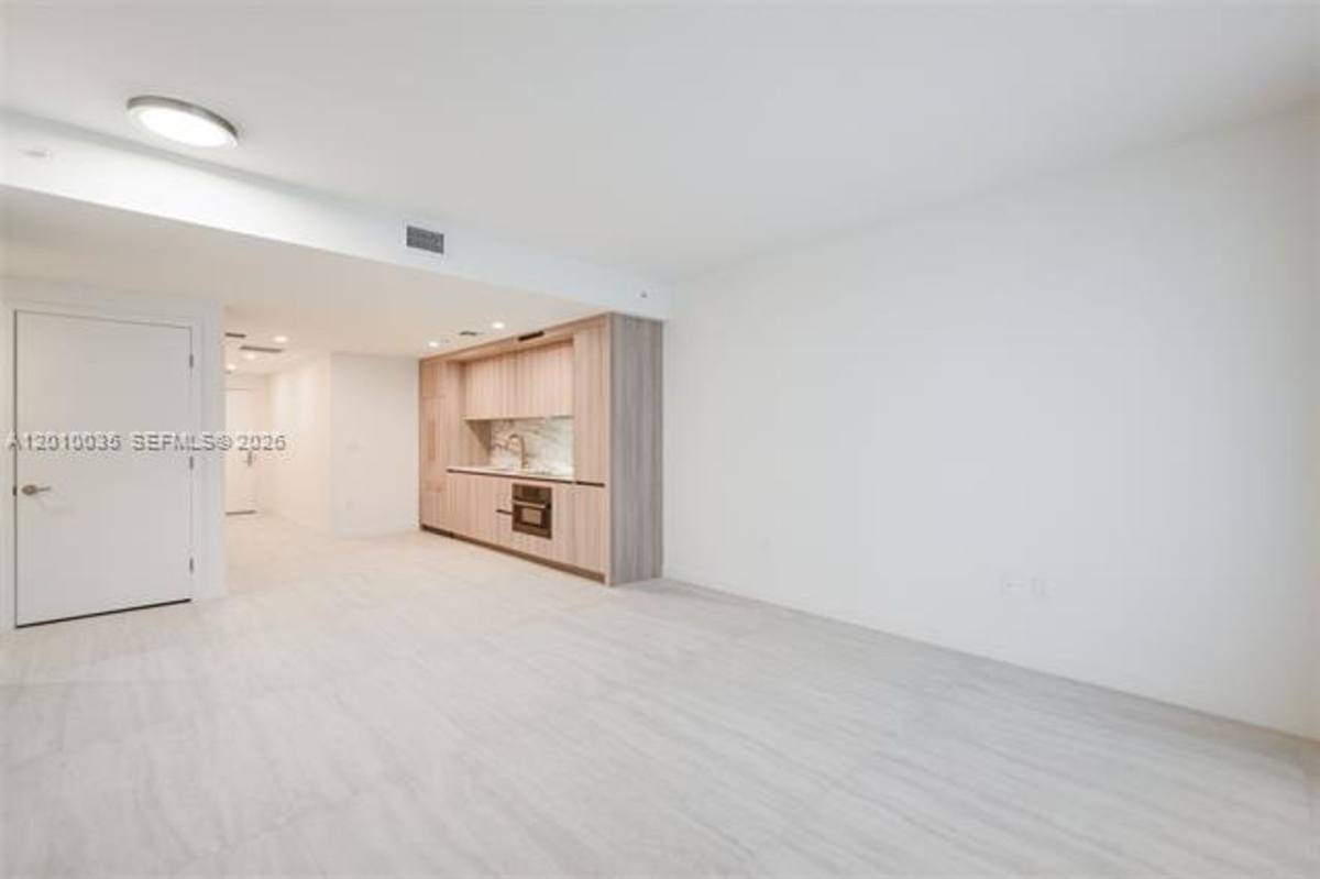 Apartment for rent at 77 SE 5 St, Miami, FL 33131