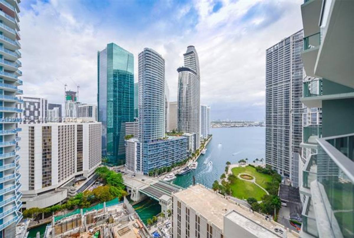 Apartment for rent at 77 SE 5 St, Miami, FL 33131