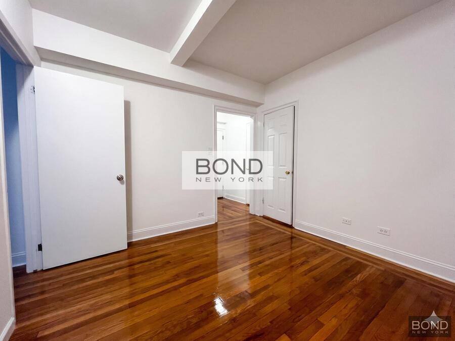 Apartment for rent at 301 E 38th St #J, New York, NY 10016