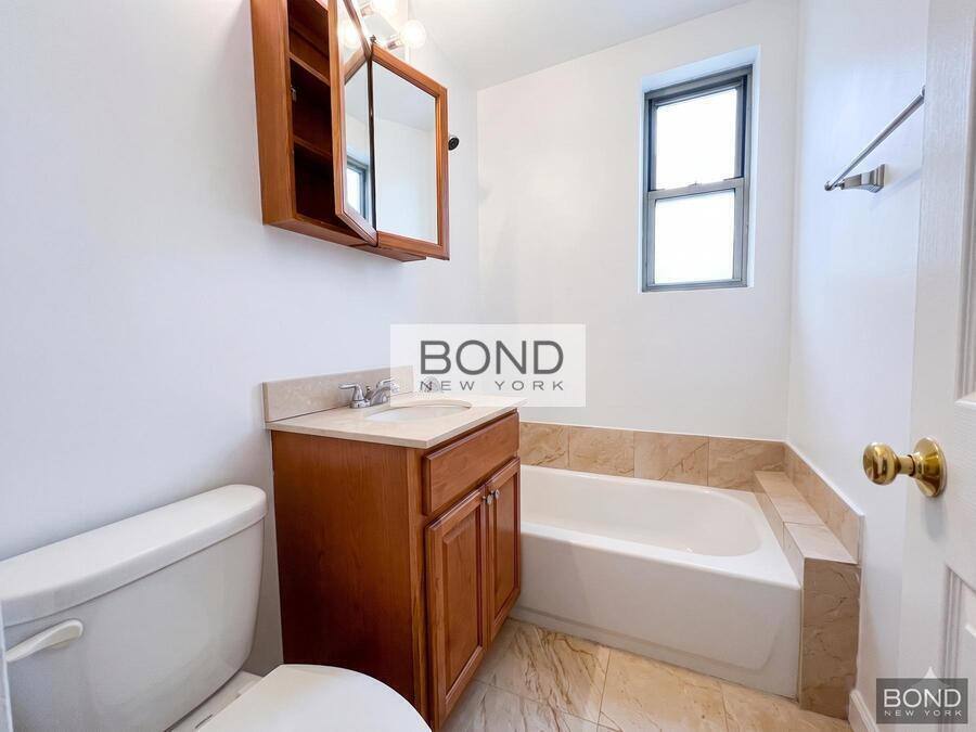 Apartment for rent at 301 E 38th St #J, New York, NY 10016