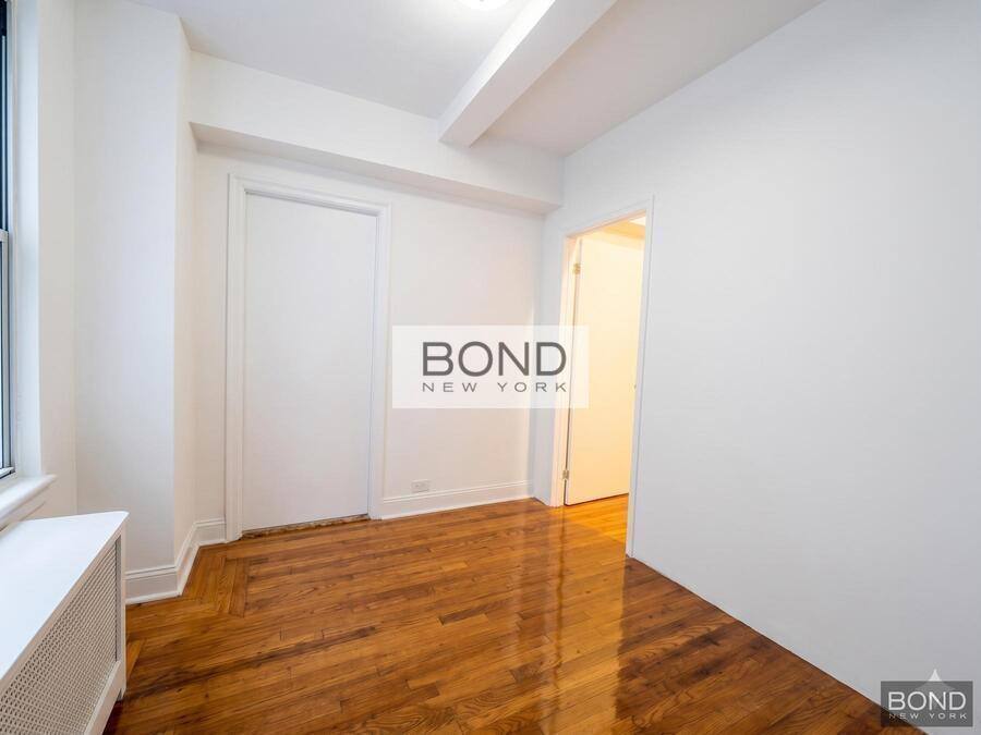Apartment for rent at 301 E 38th St #J, New York, NY 10016