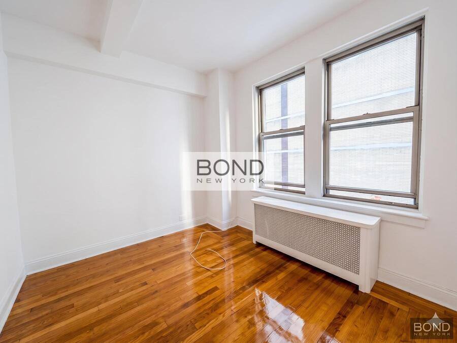 Apartment for rent at 301 E 38th St #J, New York, NY 10016