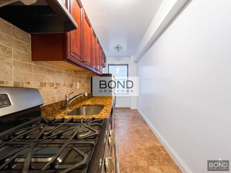 Apartment for rent at 301 E 38th St #J, New York, NY 10016