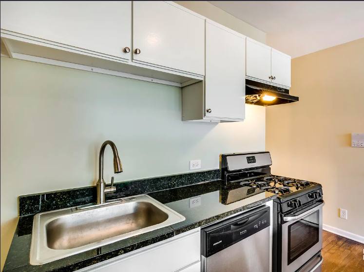 Apartment for rent at 3240 N Clark St #2M, Chicago, IL 60614