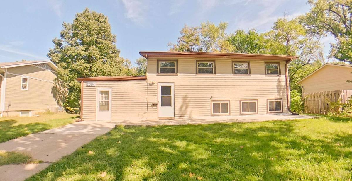House for rent at 2004 Strong Ave, Manhattan, KS 66502