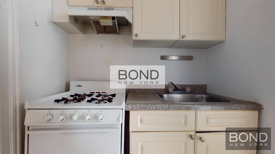 Apartment for rent at 1427 York Ave #4CC, New York, NY 10021