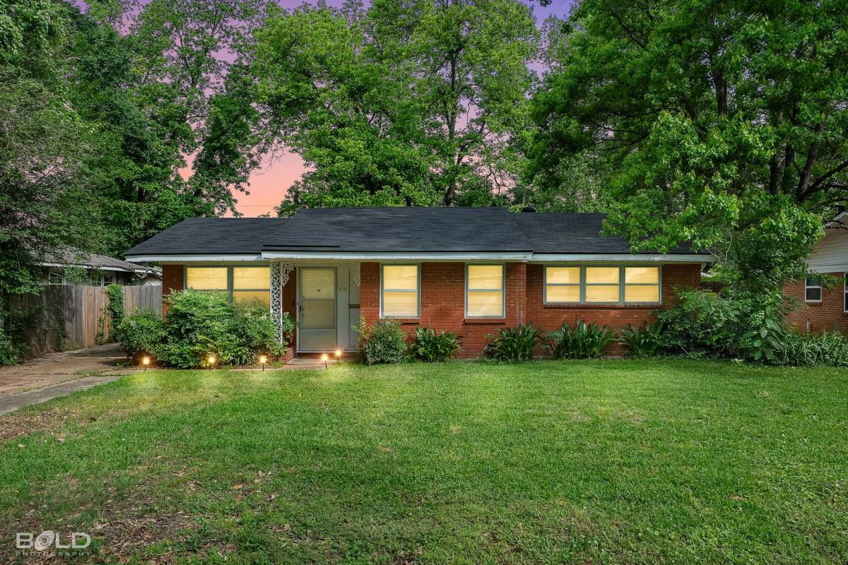 House for rent at 818 E Washington St, Shreveport, LA 71104