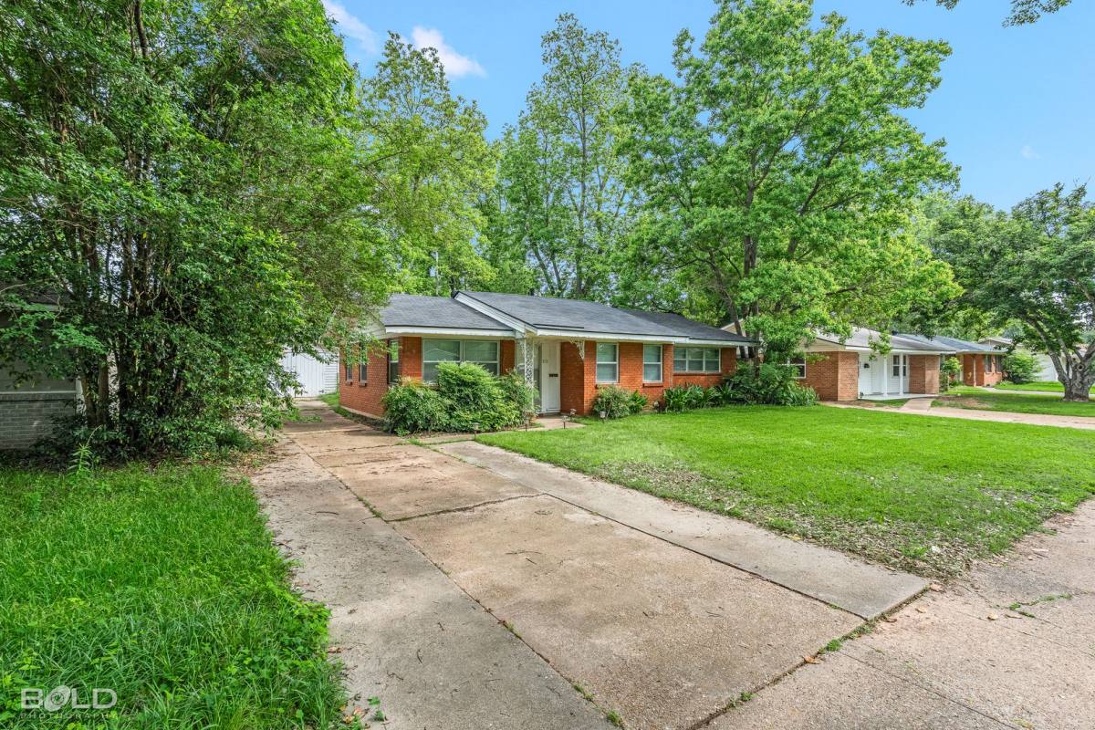 House for rent at 818 E Washington St, Shreveport, LA 71104