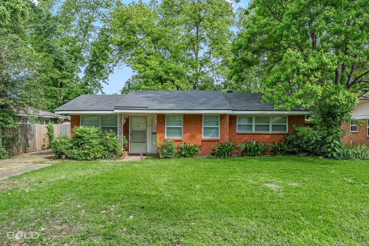 House for rent at 818 E Washington St, Shreveport, LA 71104