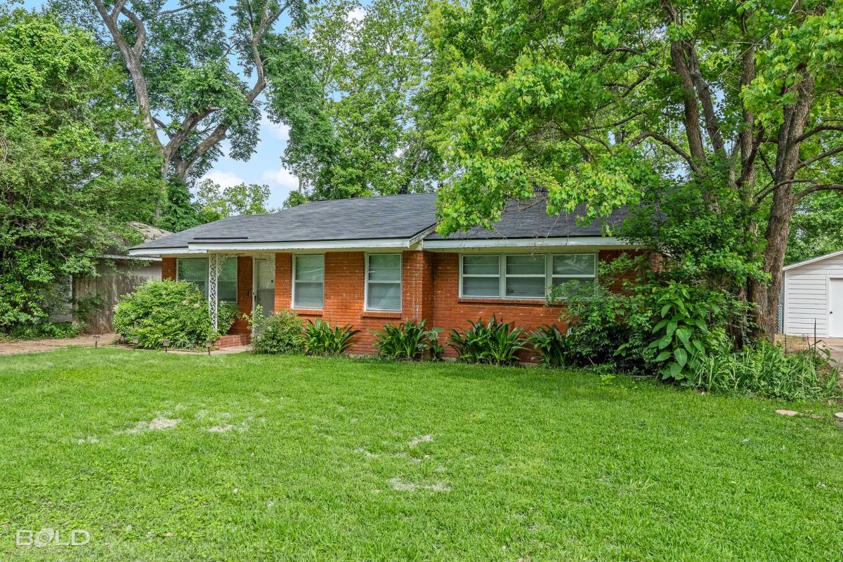 House for rent at 818 E Washington St, Shreveport, LA 71104