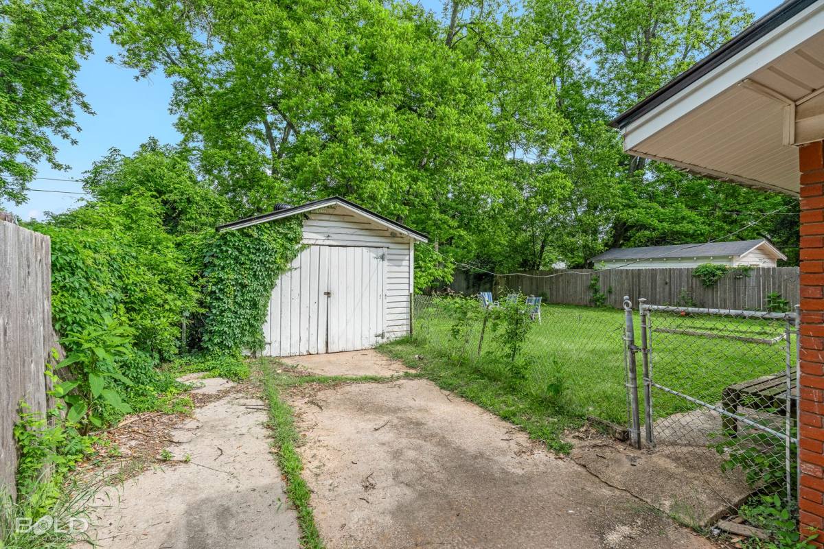 House for rent at 818 E Washington St, Shreveport, LA 71104