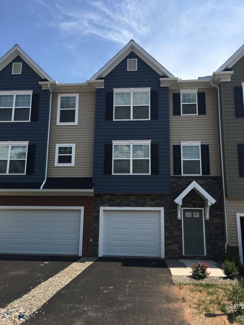 Apartment for rent at 3539 Bull Rd, York, PA 17408