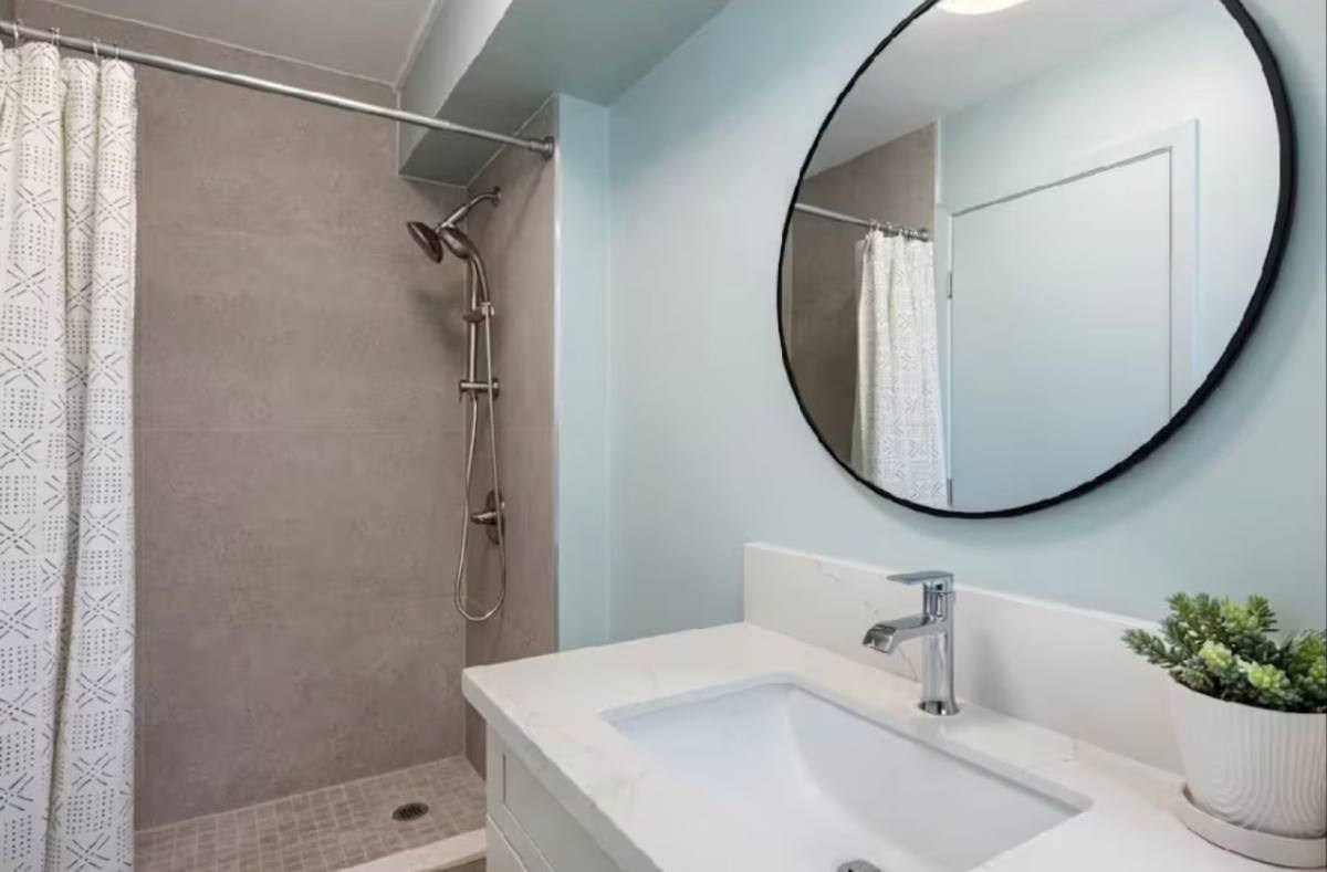 Apartment for rent at 2710 Kaaha St, Honolulu, HI 96826