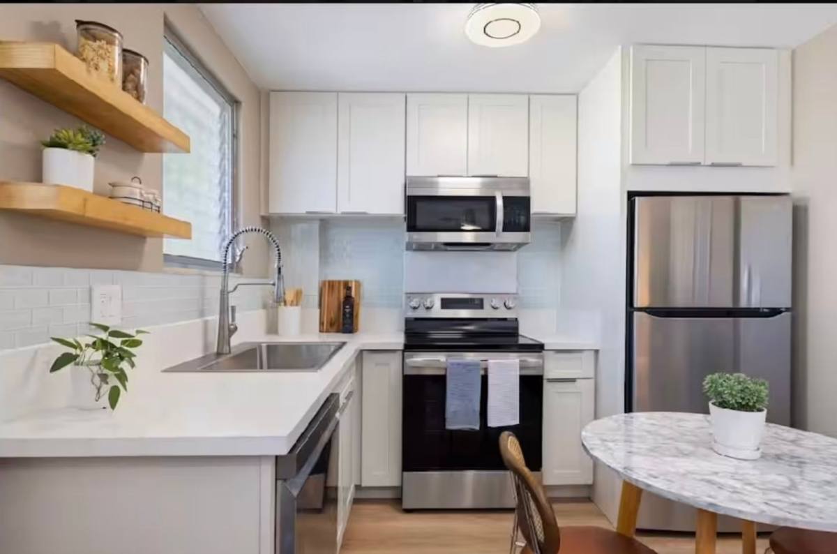Apartment for rent at 2710 Kaaha St, Honolulu, HI 96826
