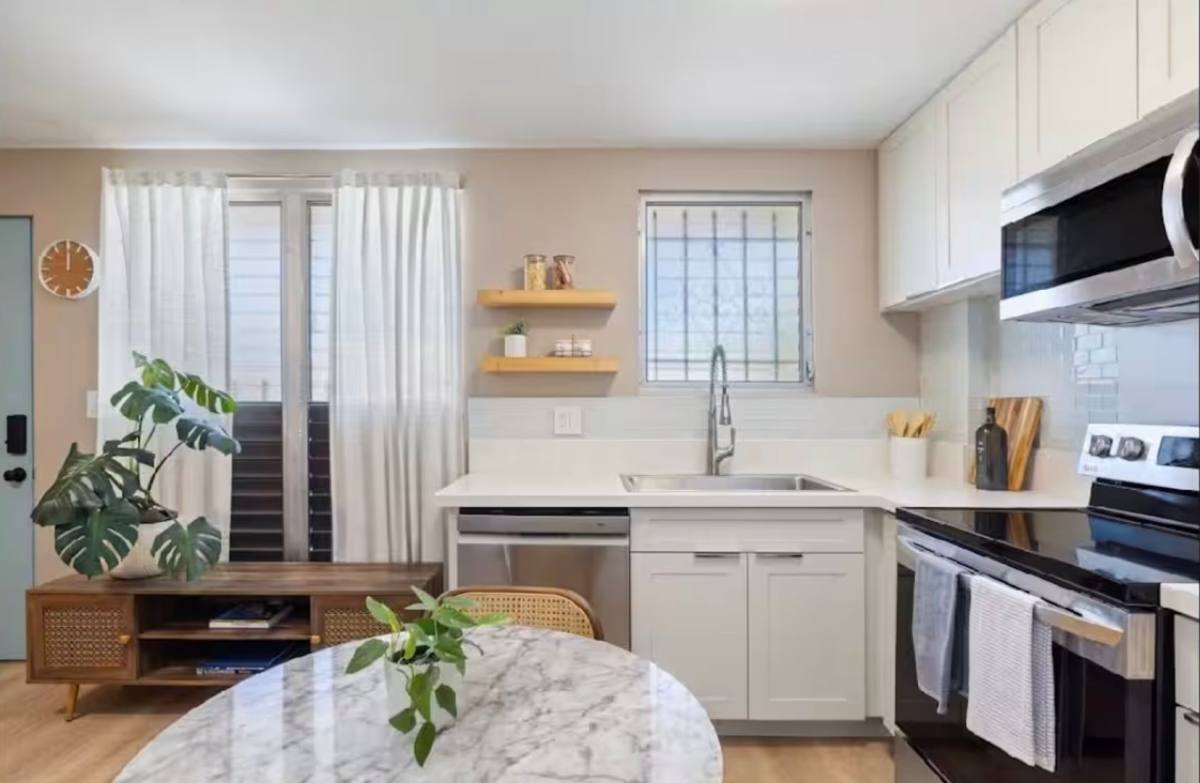 Apartment for rent at 2710 Kaaha St, Honolulu, HI 96826