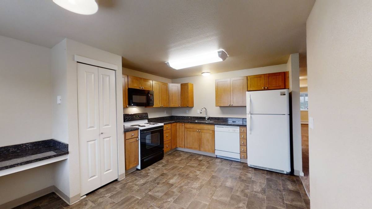Apartment for rent at 15915 52nd St E, Sumner, WA 98390