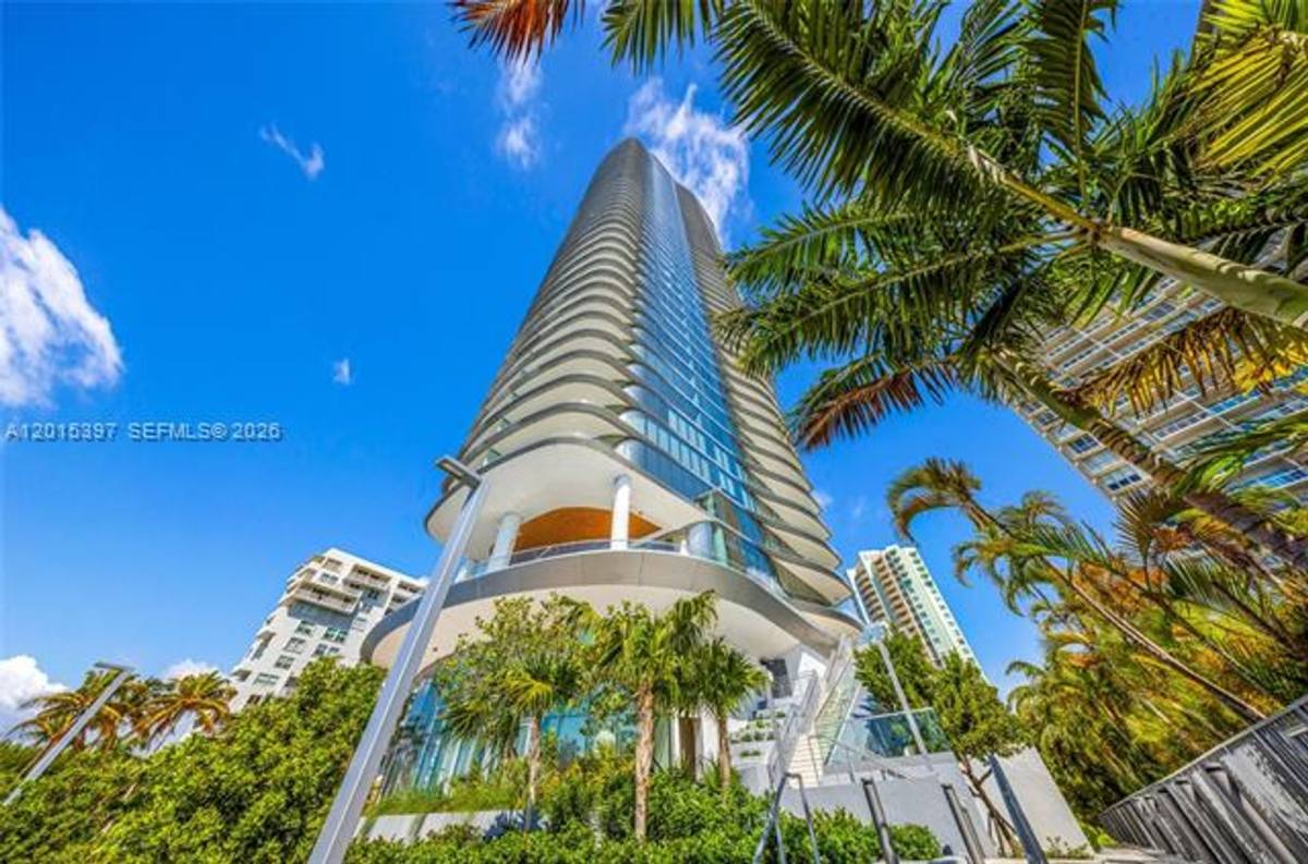 Apartment for rent at 175 SE 25 Rd, Miami, FL 33129